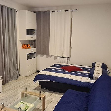 Apartments Peti Pula Rum bild